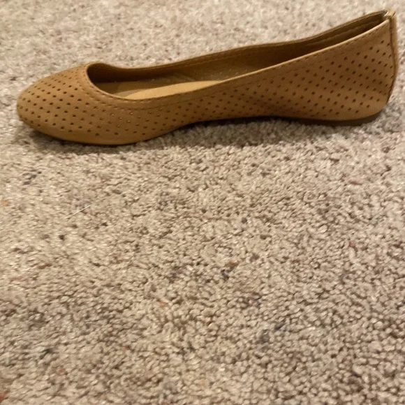 Lucky Brand Flats Diamond Pinhole Design, Sz 8, Color Tan, Ready for Spring EUC - Picture 7 of 14